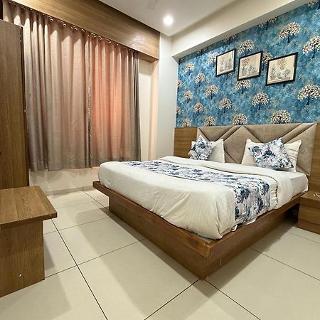 Hotelsuncity Inn วาโดดารา ภายนอก รูปภาพ