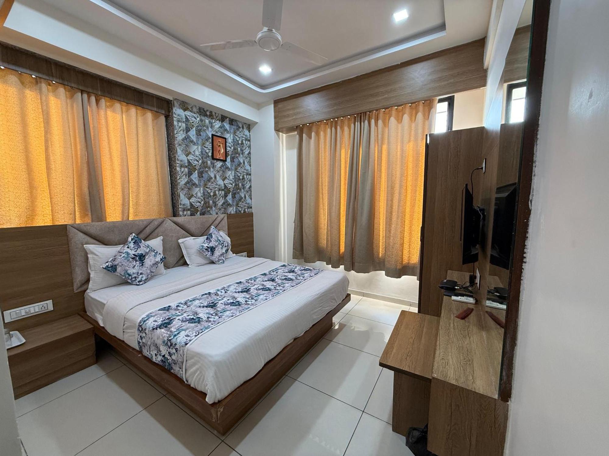 Hotelsuncity Inn วาโดดารา ภายนอก รูปภาพ