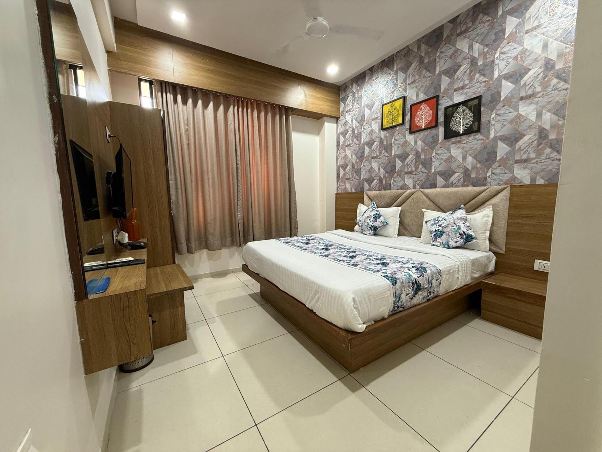 Hotelsuncity Inn วาโดดารา ภายนอก รูปภาพ
